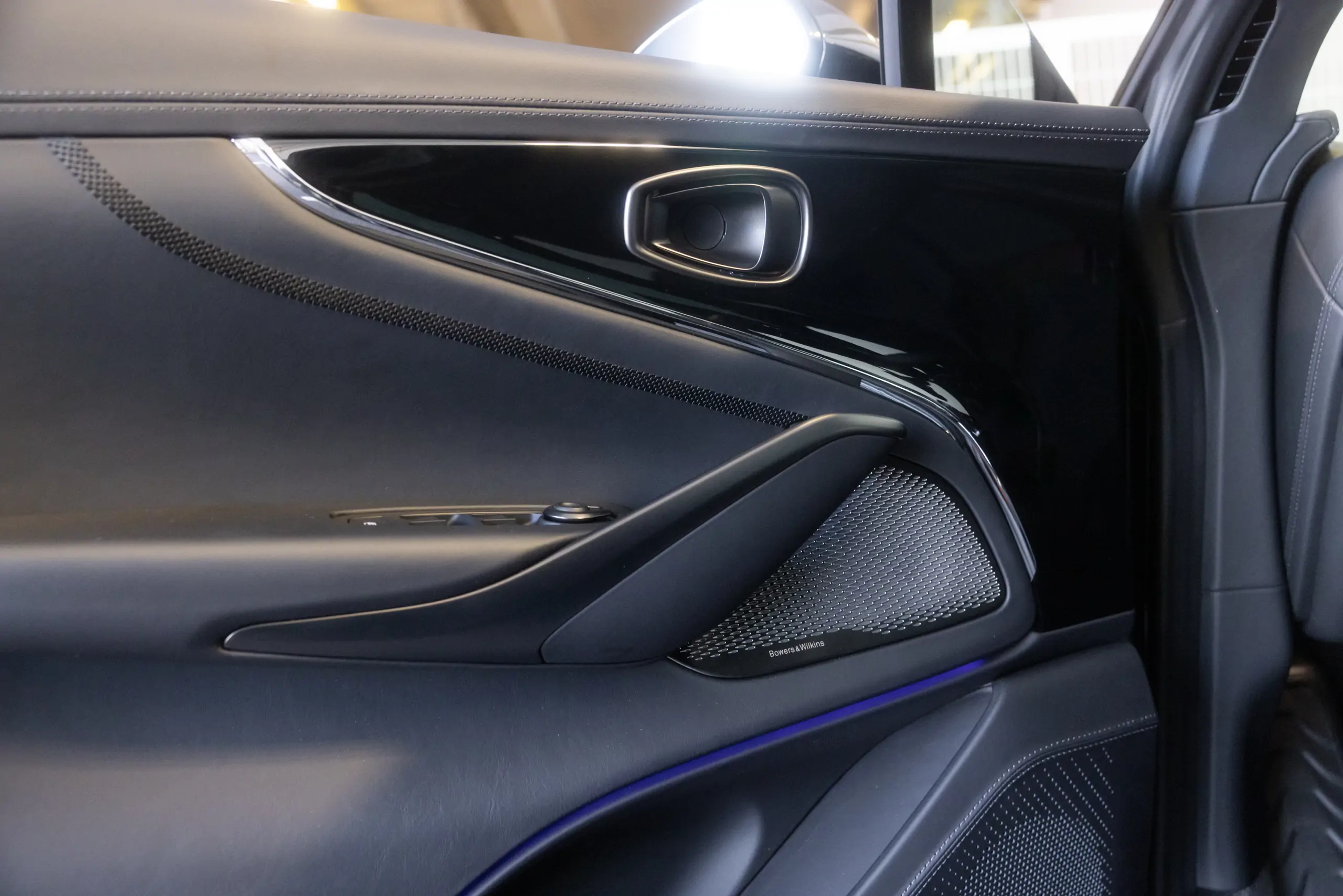 Image ASTON MARTIN DBX V8 4.0 Biturbo 707ch BVA9