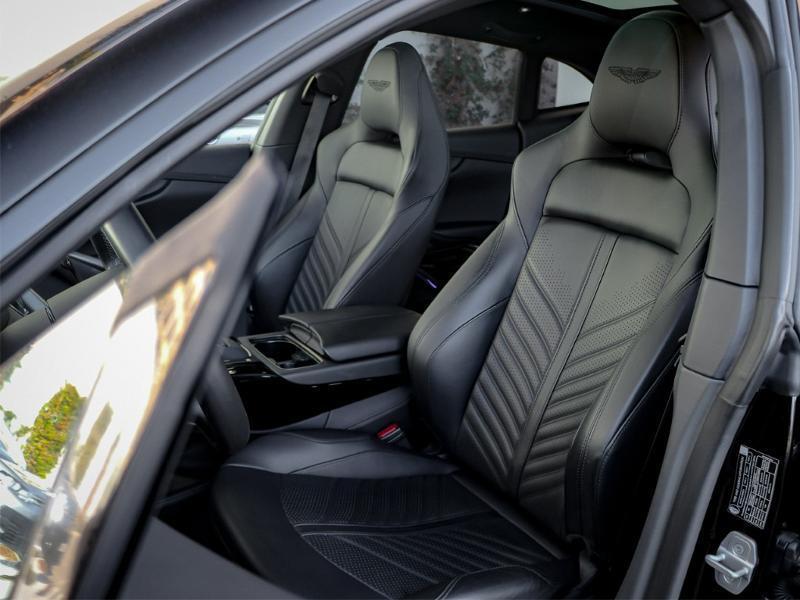 Image ASTON MARTIN DBX 4.0 V8 biturbo 707ch BVA9