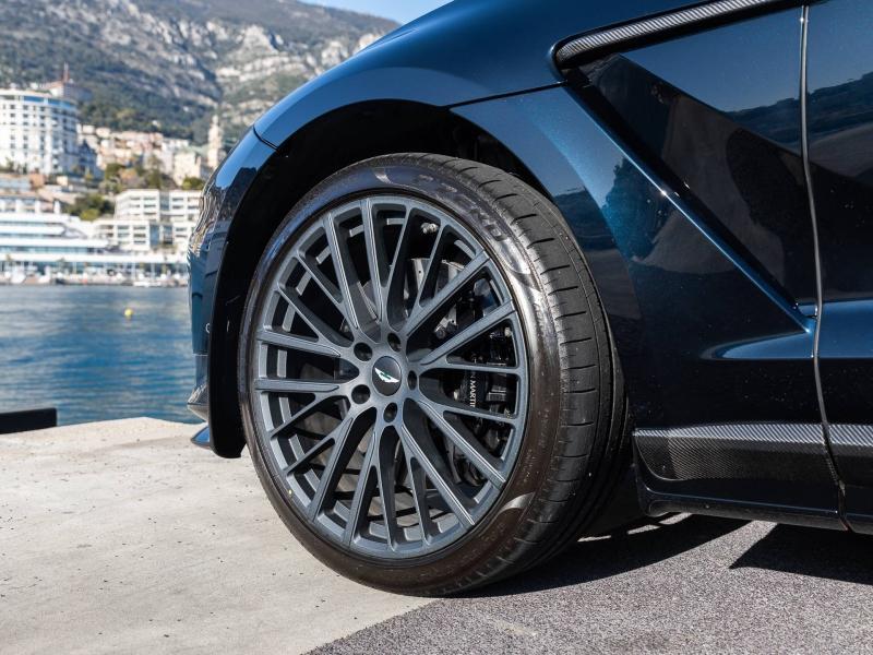 Image ASTON MARTIN DBX 4.0 V8 biturbo 707ch BVA9
